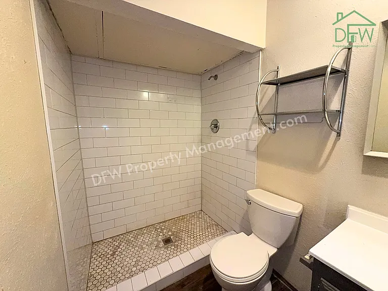 1233 Steinburg Ln — Photo 7