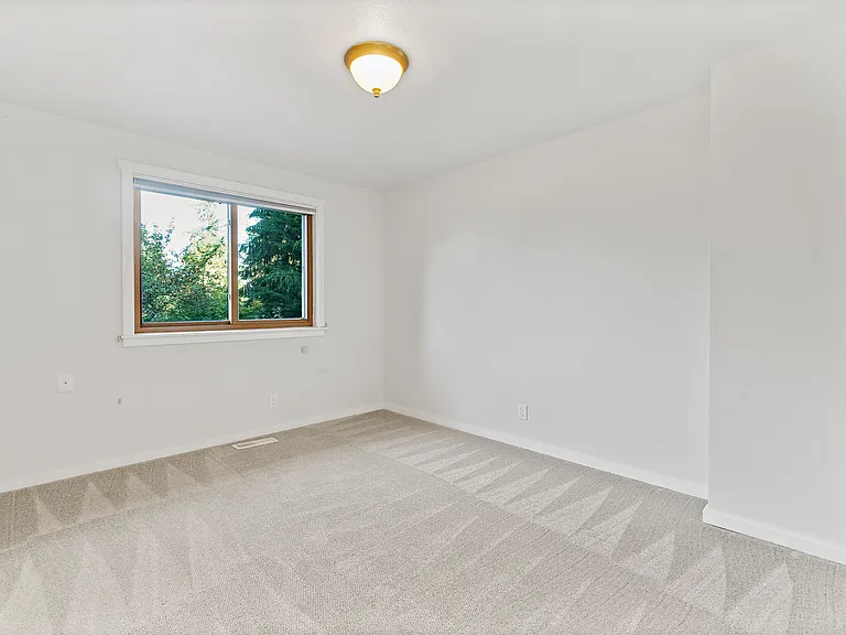 20439 NE 3rd St — Photo 23
