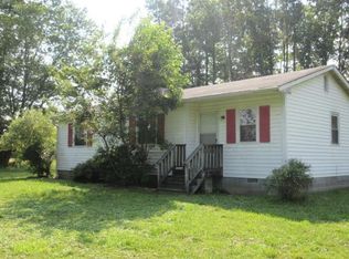 128 Churchfields Ln, Weems, VA 22576