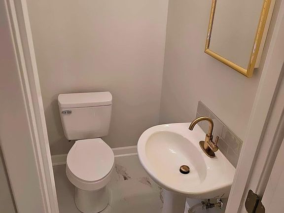 5th image of 215 W Coleman Ave