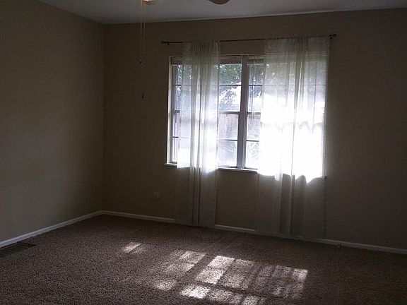3rd image of 2729 Oxford Ave
