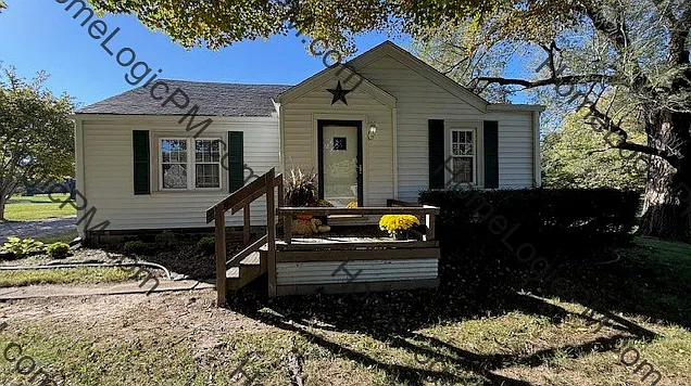 3 bed, 2.0 bath, 2809 sqft, $2,100 — Photo 1