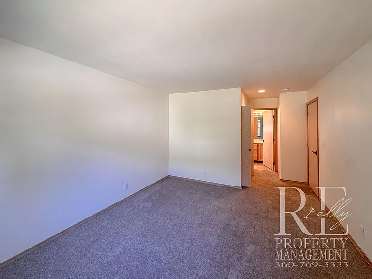 7250 Valley Wood Pl NE — Photo 17