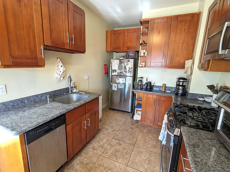 550 Lake St #304 — Photo 5