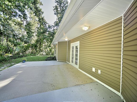 5th image of 18 Woodgate Ct