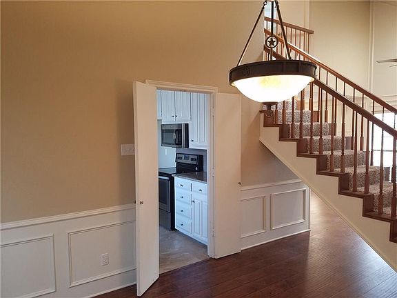 5th image of 3160 Lake Dr