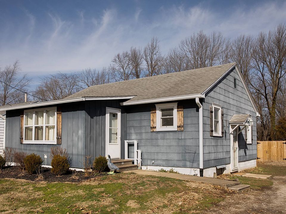 1st image of 504 W Clover St