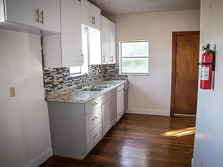 719 W Cannon St — Photo 3