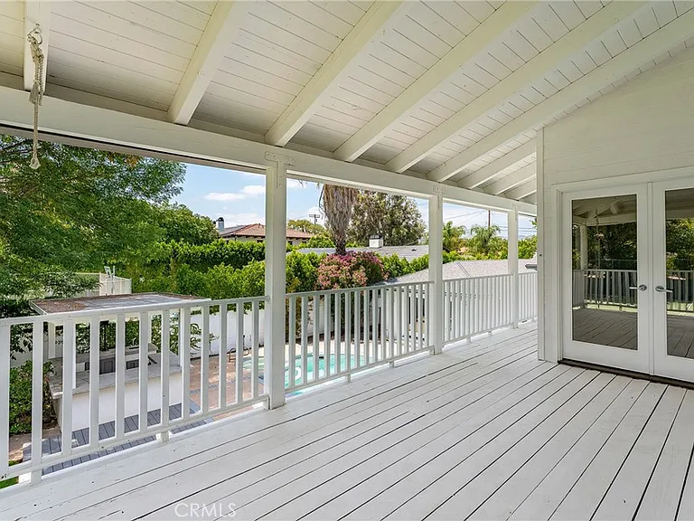 22904 Calvert St — Photo 34