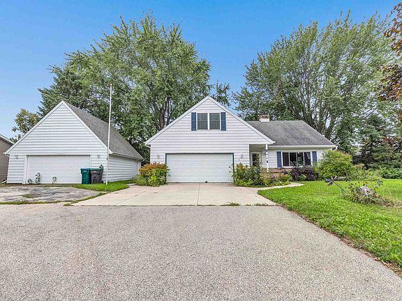 2nd image of 127 W Capitol Dr