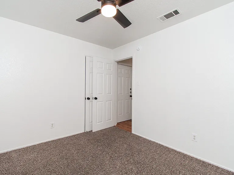 1213 Fox Creek Dr — Photo 10