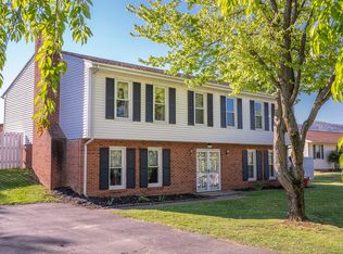 622 Knollwood Dr, Troutville, VA 24175