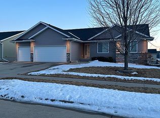 6065 York Ave, Marion, IA 52302