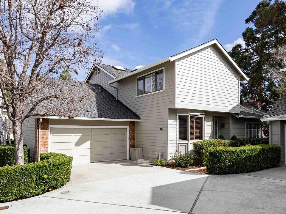 1st image of 11 Chateau Dr
