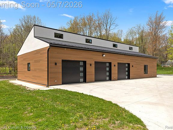 3rd image of 10459 Hyne Rd