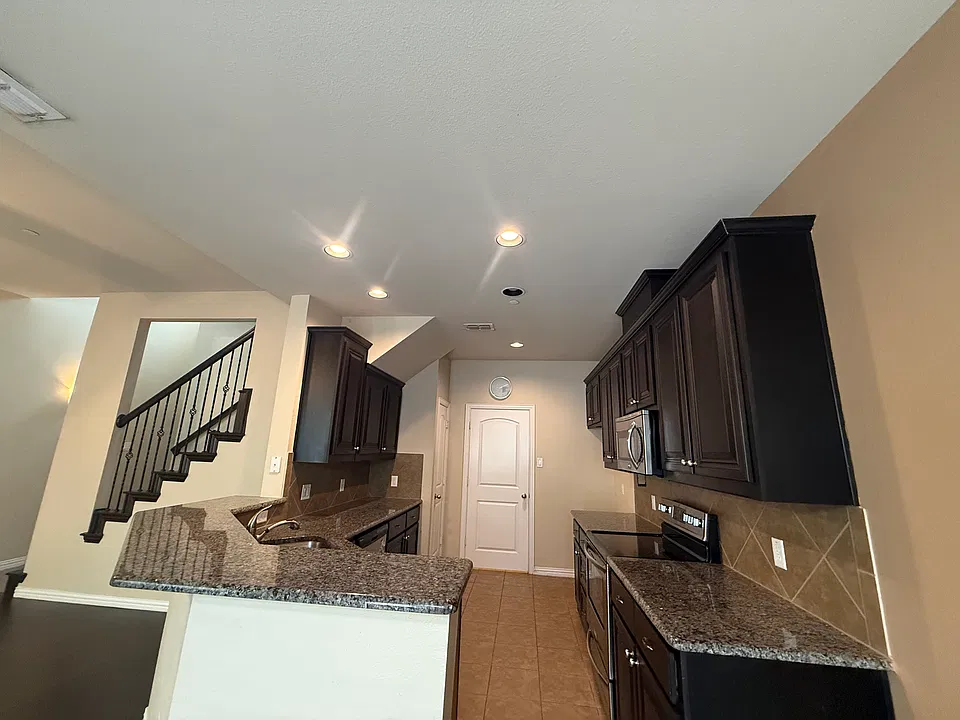 217 Barrington Ln