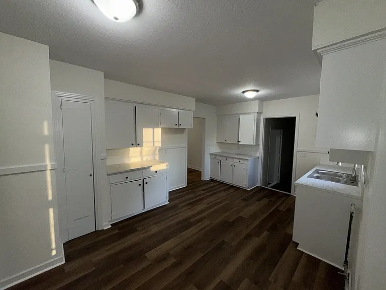 3147 Shirley Dr — Photo 4