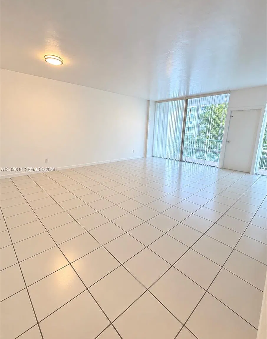 Brickell Bay Tower Condo — Photo 2