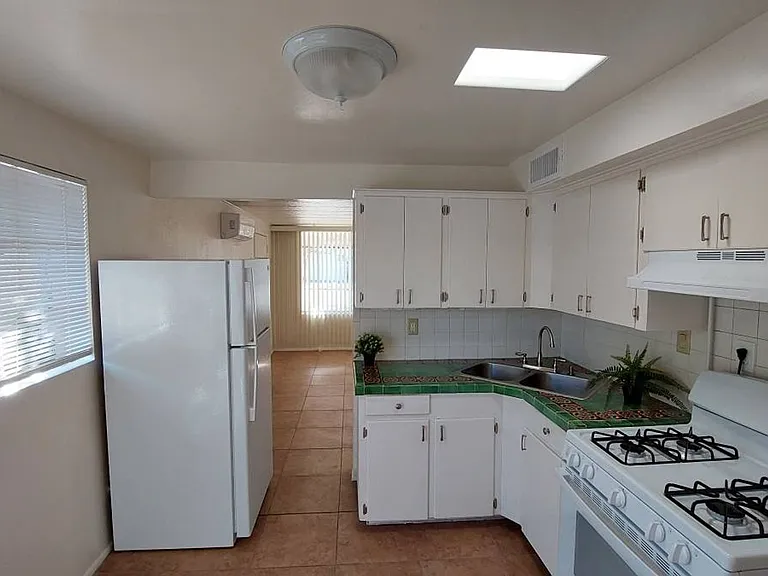 3225 E Patricia St — Photo 13