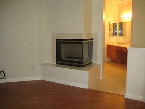 562 Athens St — Photo 2