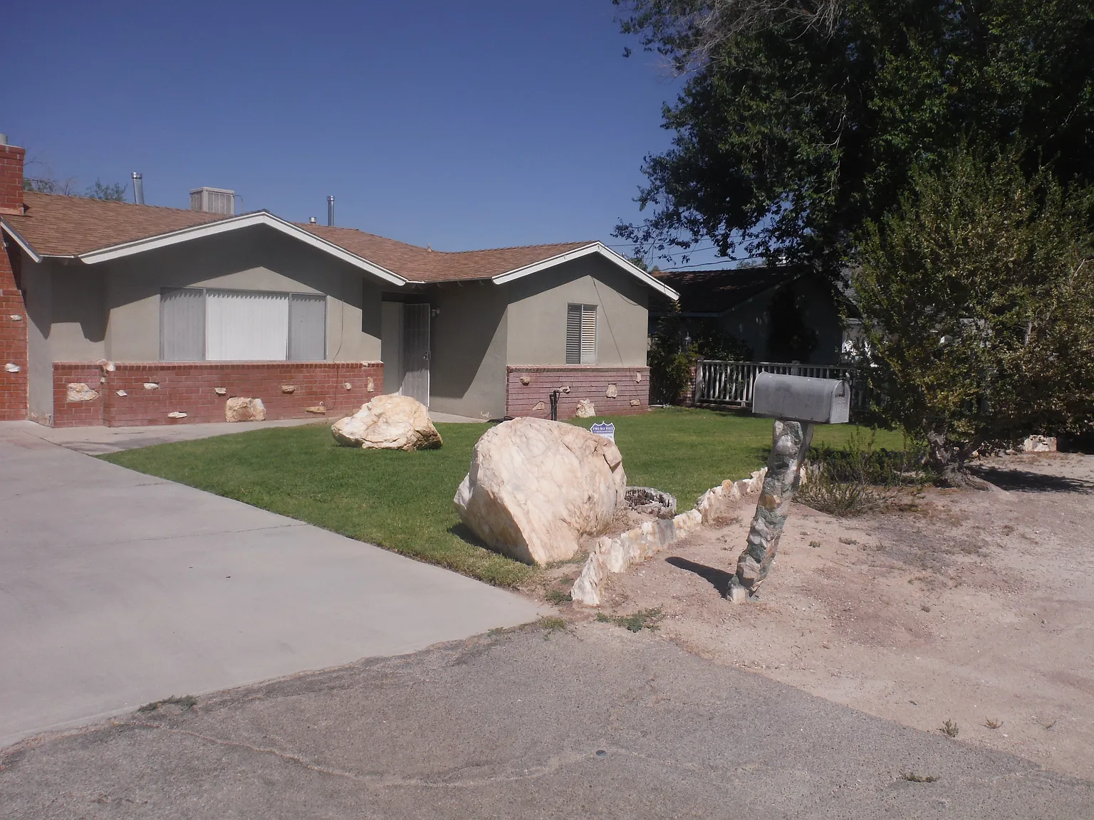 2 bed, 1075 sqft, $2,200 — Photo 2