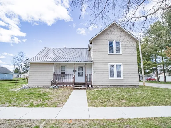 765 N Sycamore St, Monticello, IA 52310