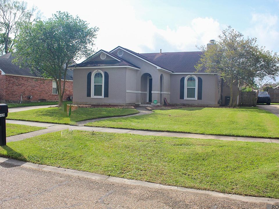 1st image of 15430 Woodlore Dr