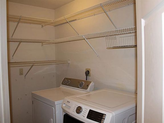 2nd image of 1390 Heatherwood Ln #1