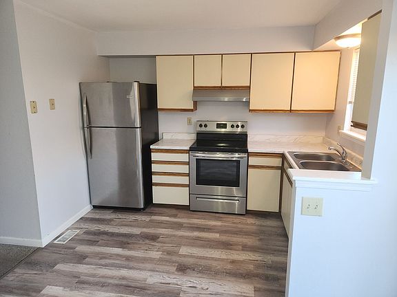 5th image of 7951 Lexington Park Dr