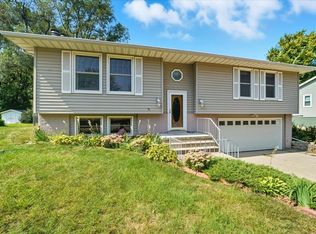 2614 Hiawatha Rd, Cedar Falls, IA 50613