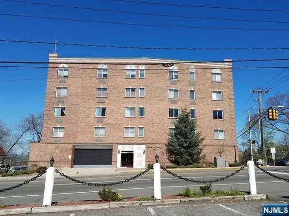 399 11th St APT 205, Palisades Park, NJ 07650