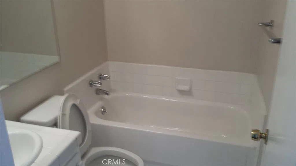 3 bed, 1.5 bath, 1560 sqft, $3,950 — Photo 4