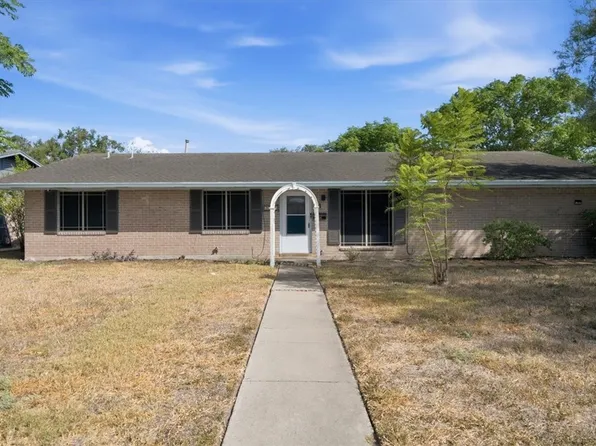 301 N Pasadena Dr, Kingsville, TX 78363