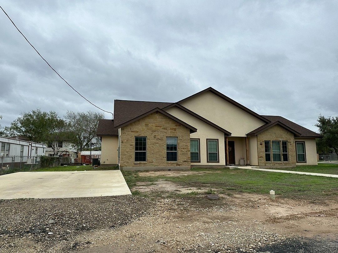 817 Green St, Poth, TX 78147 Zillow