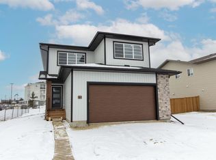 12 SE Trinity St, Lacombe, AB T4L0K9