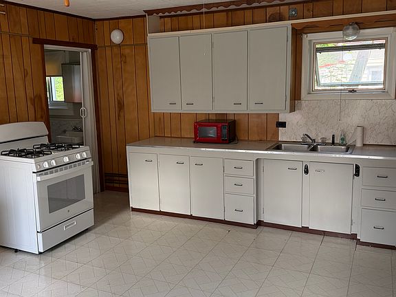4th image of 22 Penobscot St #1
