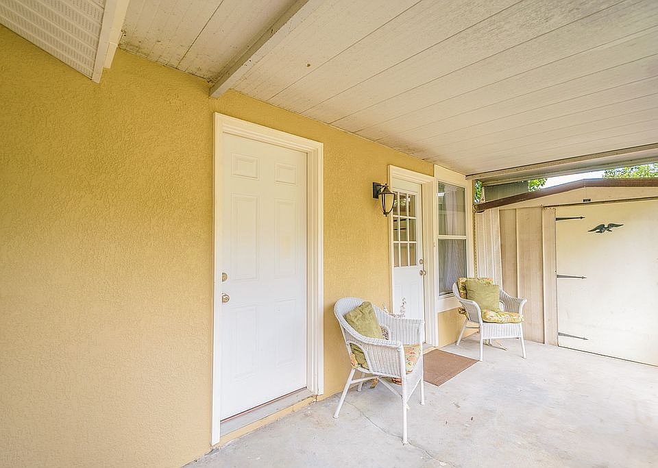 cottage porch