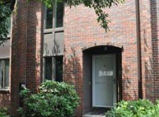 4 Webster Ct, Amherst, MA 01002