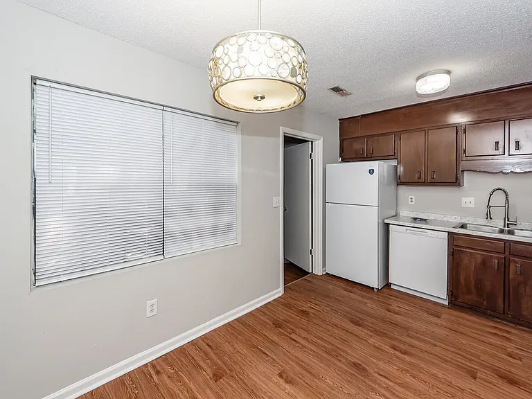 296A Fleming Rd — Photo 23