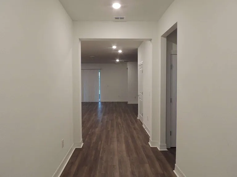 3916 N Maryland Ave — Photo 25