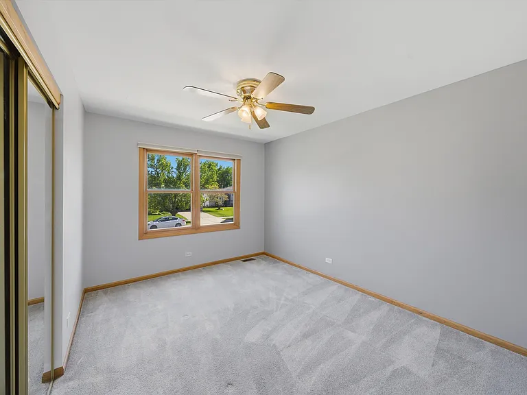 752 Rosanne St — Photo 29