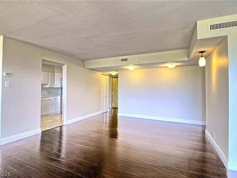 3111 Bel Air Dr #8E — Photo 2