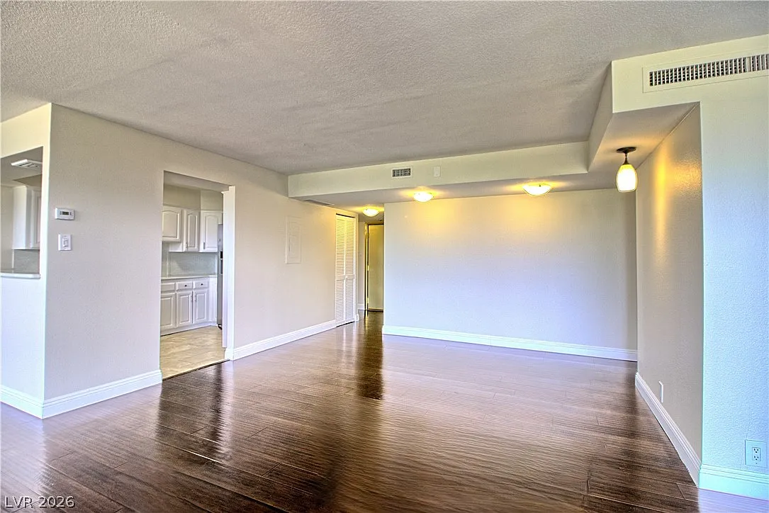 Building Photo - 3111 Bel Air Dr #8E