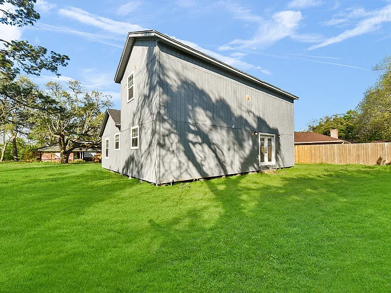 1029 Sycamore St — Photo 31