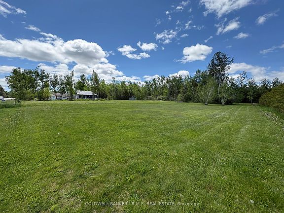 4th image of 11 Pinewood Blvd