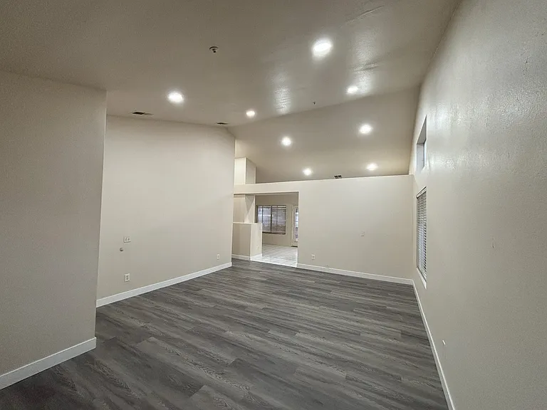 16135 Avenida De Loring — Photo 4