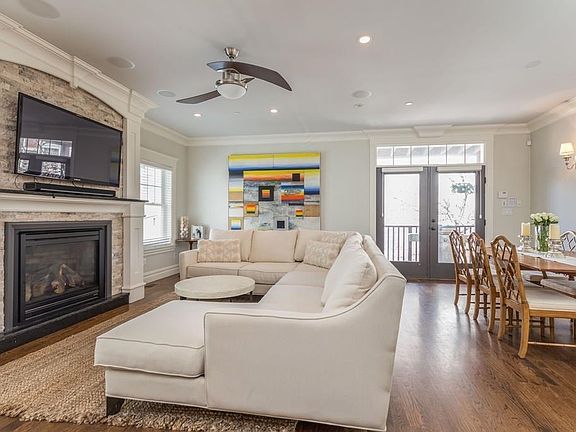 5th image of 720 E 2nd St #2
