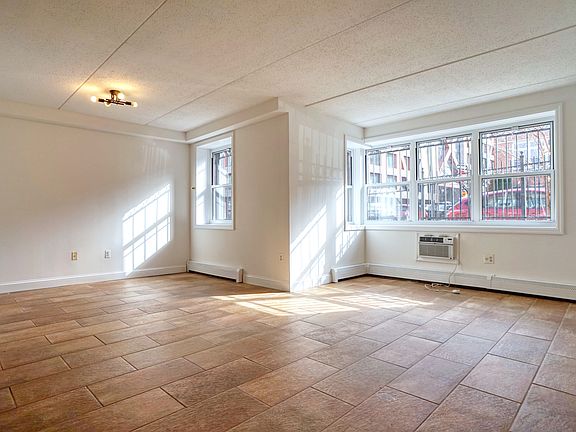 4th image of 41 Stanwix St #1