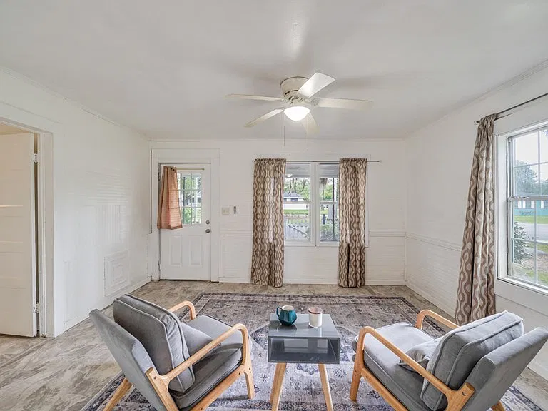 1528 Fletcher St — Photo 8