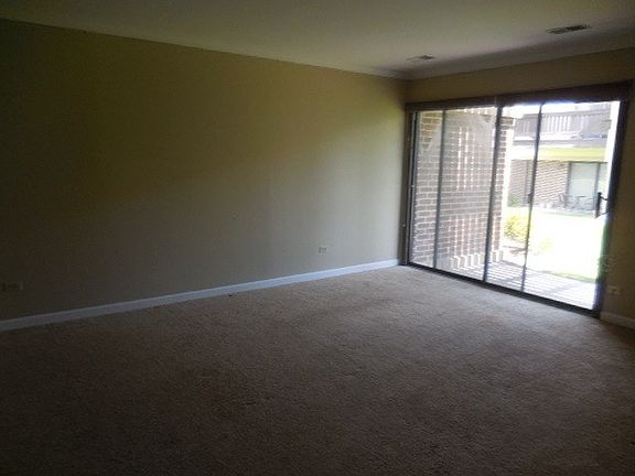 4th image of 831 E Carriage Ln